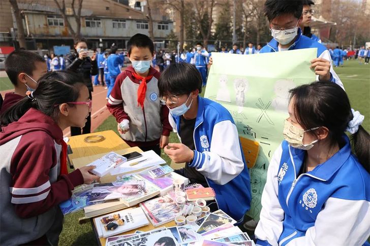 聚沙成塔 让爱心助力梦想：北京市第十八中学教育集团举行第八届校园爱心义卖活动