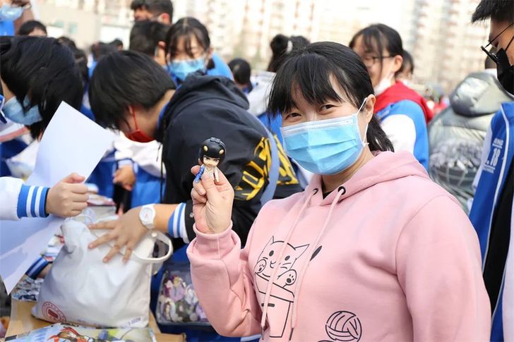 聚沙成塔 让爱心助力梦想：北京市第十八中学教育集团举行第八届校园爱心义卖活动