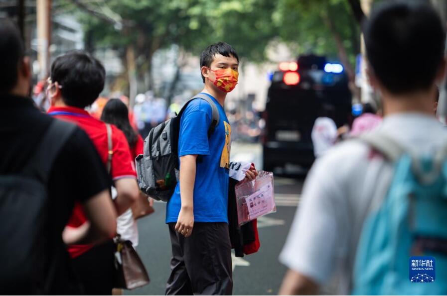 镜头直击：高考现场的你我他 向着梦想出发！