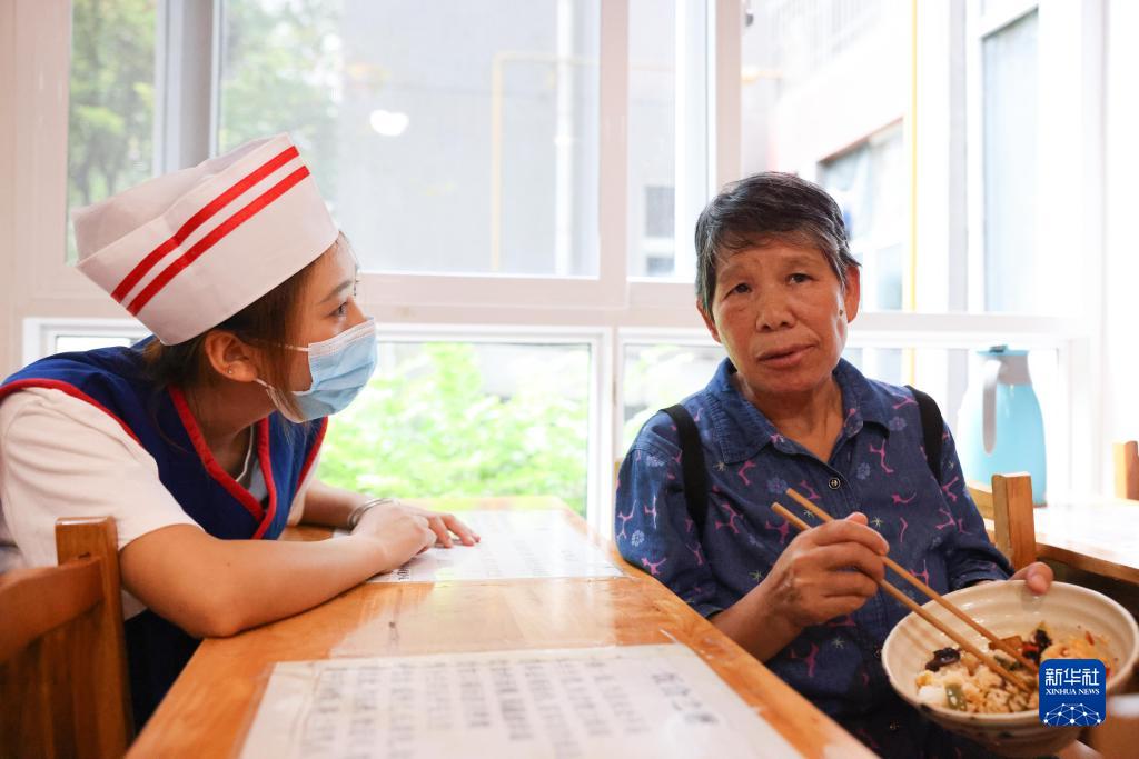 应届毕业生佘娅：在公益事业中寻找人生价值