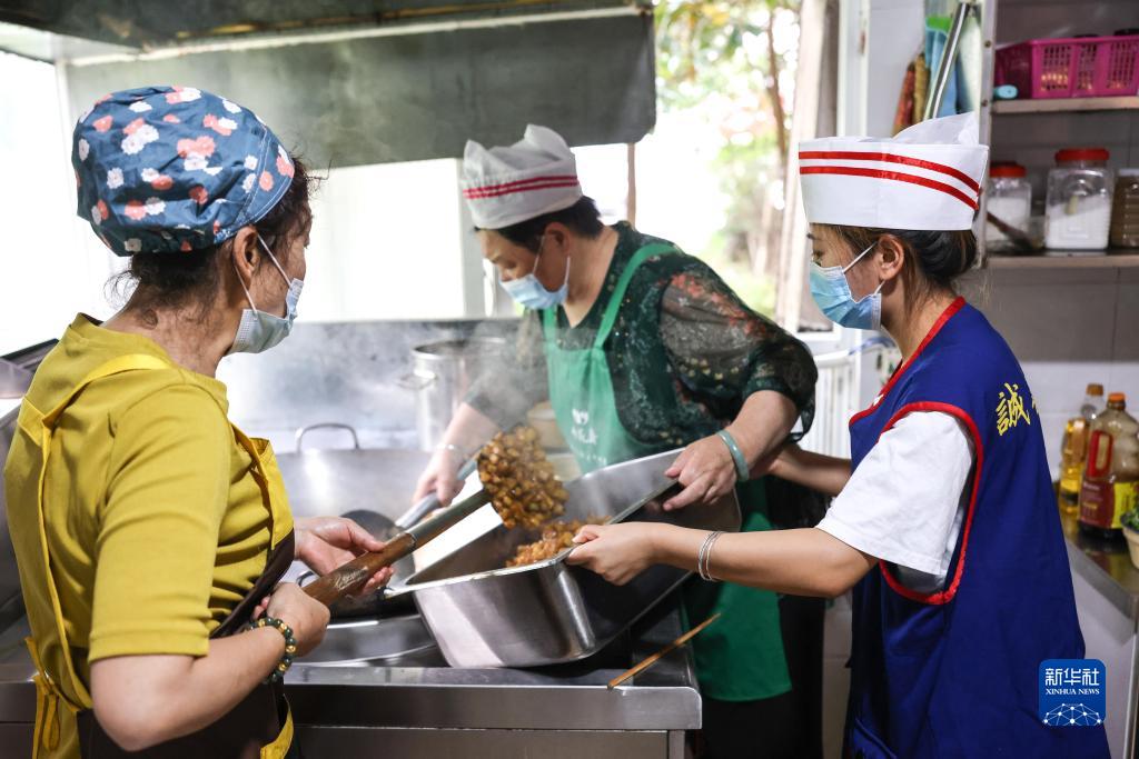 应届毕业生佘娅：在公益事业中寻找人生价值