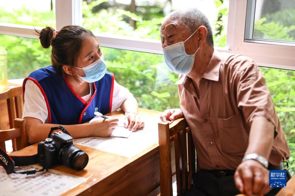 应届毕业生佘娅：在公益事业中寻找人生价值