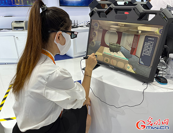 服贸会恰逢开学季，一起体验智慧课堂黑科技