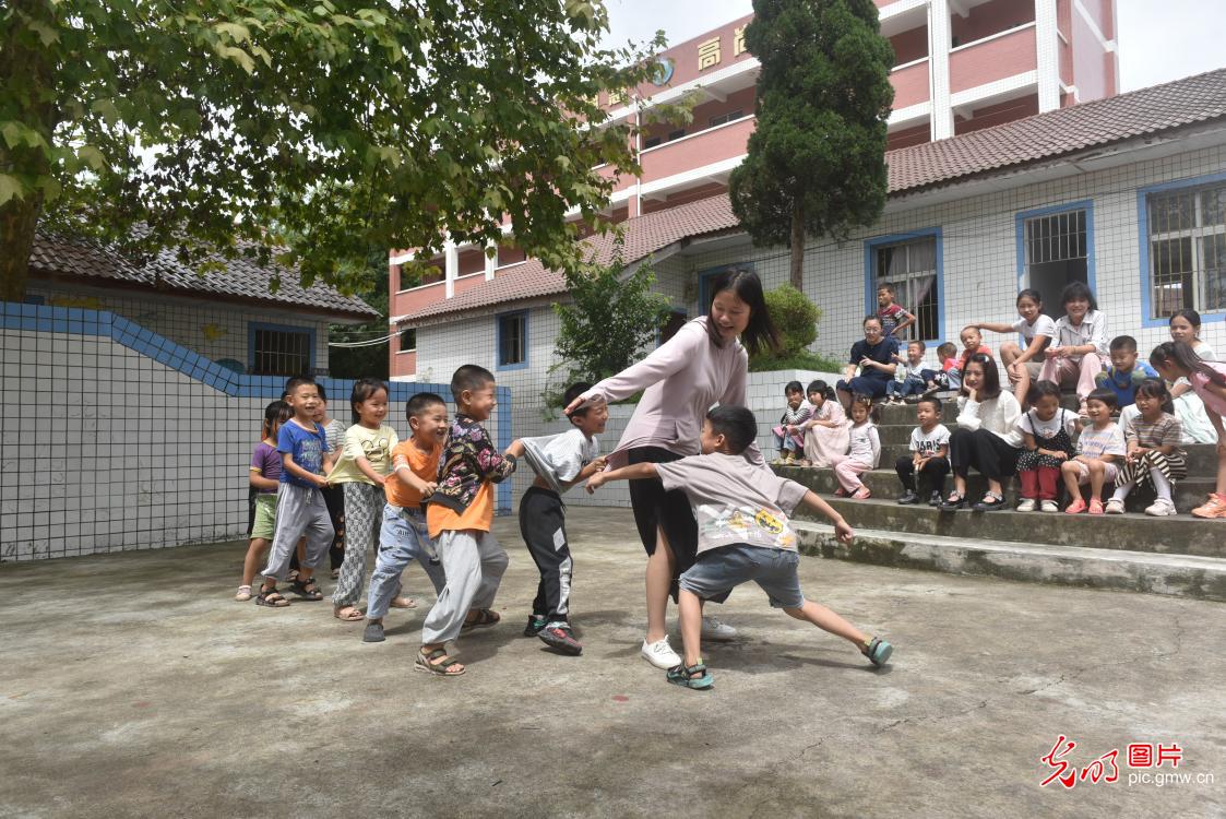 【组图】乡村教师：为大山的孩子托起人生梦想