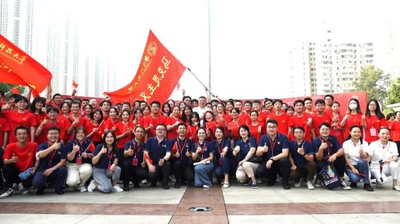 最美中国红！这是今早的华中科技大学！