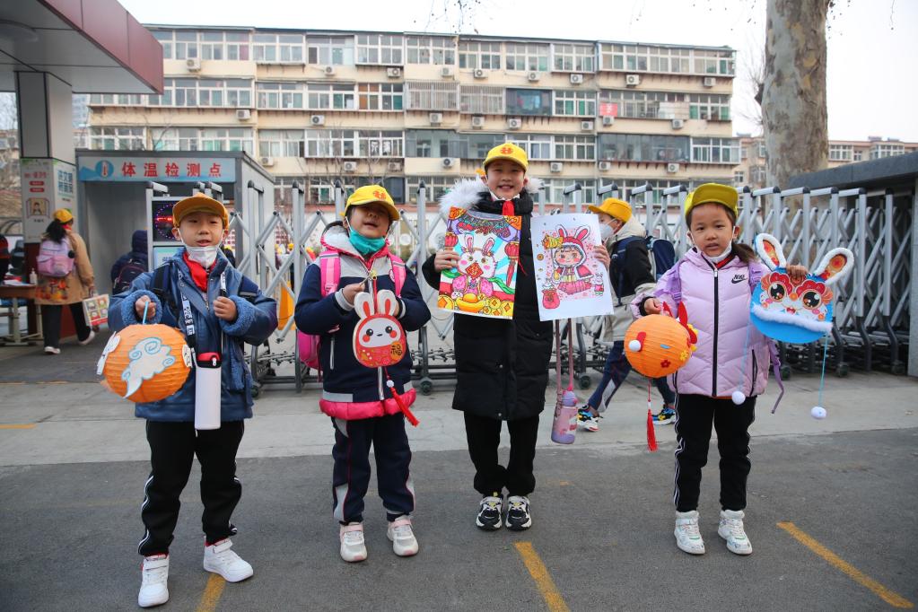 新春再出发！——全国多地中小学春季开学见闻