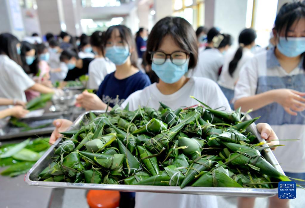 湖北宣恩：赛包粽子迎高考