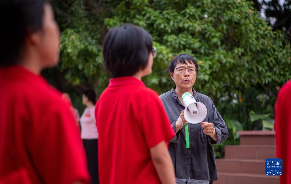 出发！这是张桂梅的第13次送考