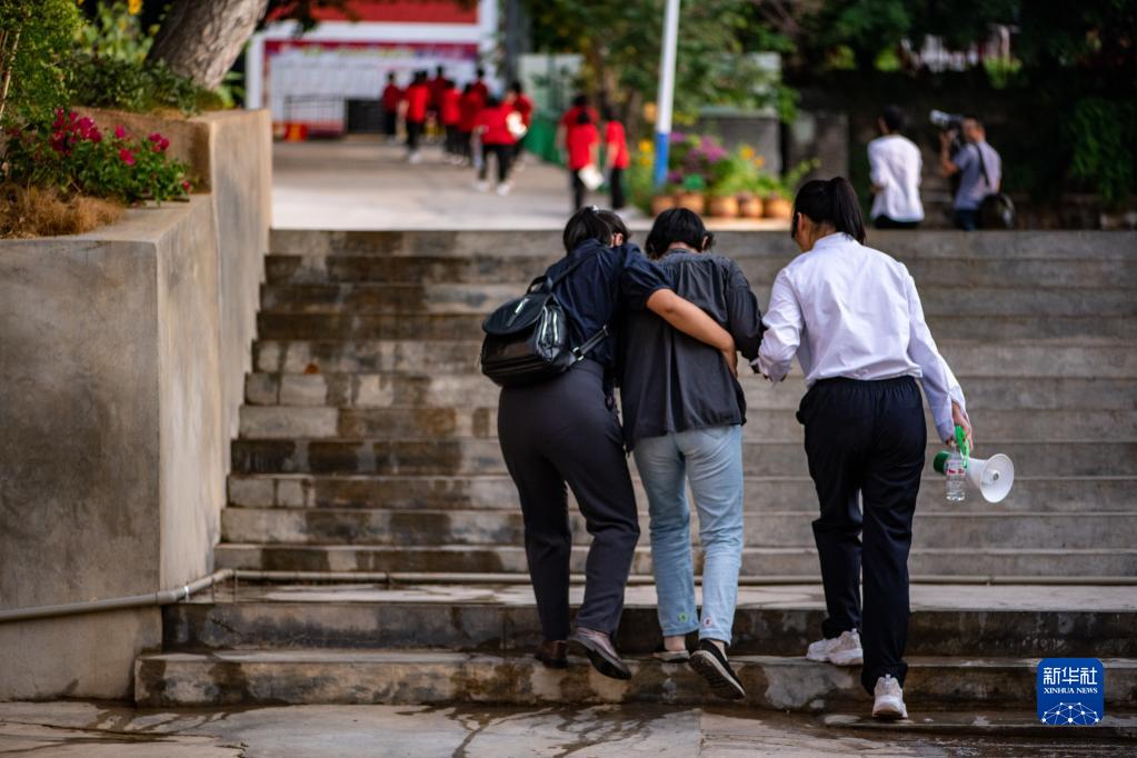 出发！这是张桂梅的第13次送考