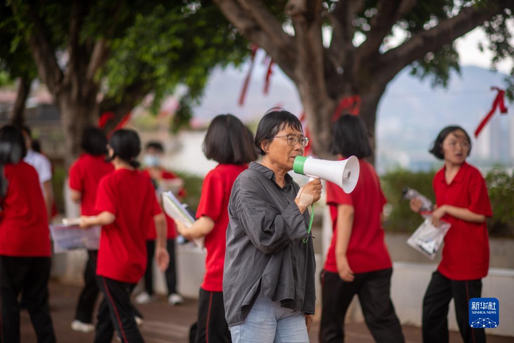 出发！这是张桂梅的第13次送考