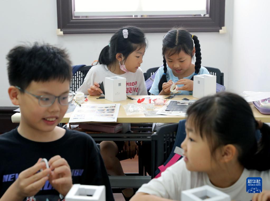 上海：缓解暑期“看护难” 小学生爱心暑托班开班