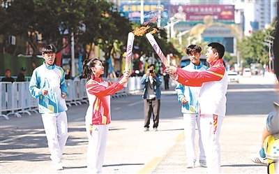 第一届学青会圣火采集和火炬传递活动启动