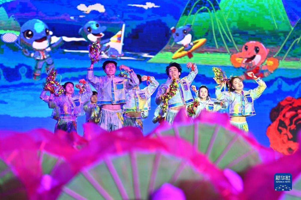 第一届全国学生（青年）运动会闭幕式举行