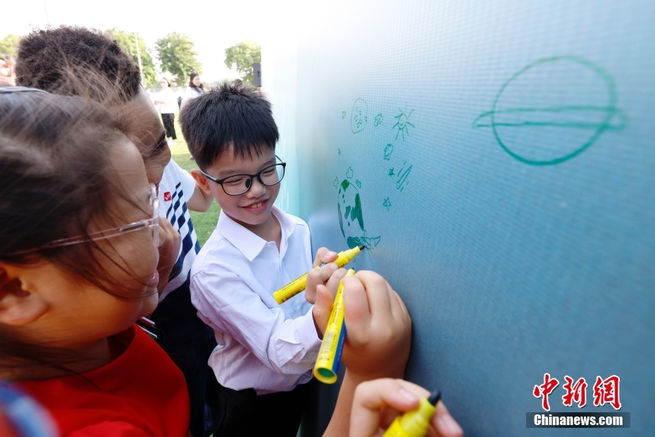 中阿青少年足球赛暨气候行动漫画展在迪拜举行