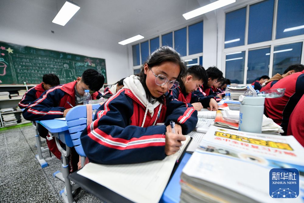 积石山地震灾区学校如期开学