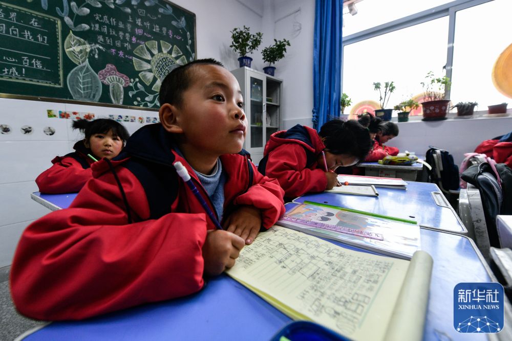 积石山地震灾区学校如期开学