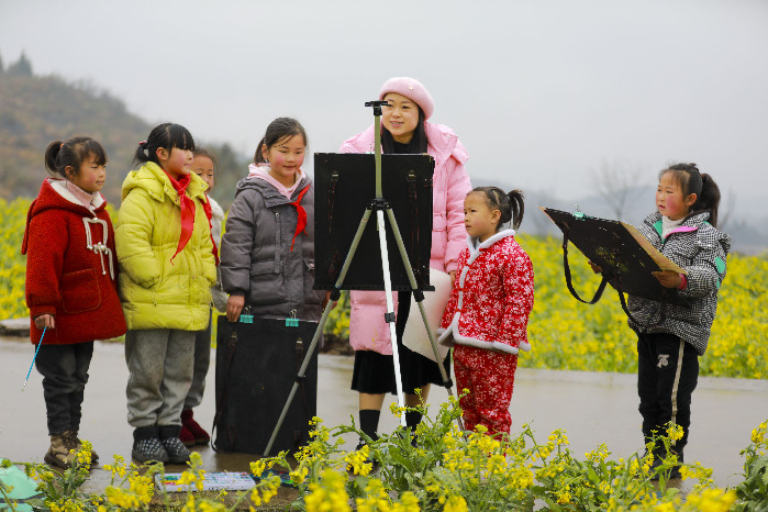 贵州黔西：花海写生绘春光