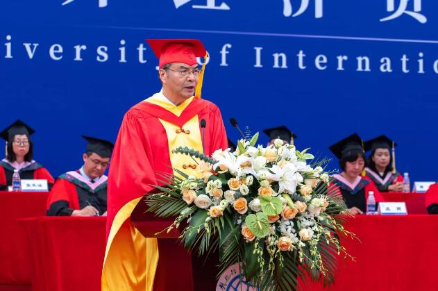 对外经济贸易大学2024年毕业典礼举行 校长寄语：以自信之姿追求心中梦想
