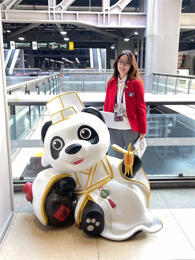 挺膺担当 进博有我｜不止服务进博，这些上财“小叶子”有多重身份