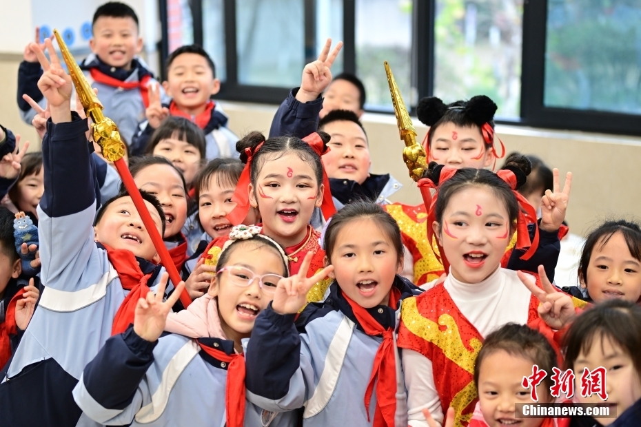 重庆小学生扮“哪吒” 迎接新学期 重庆小学生扮“哪吒” 迎接新学期