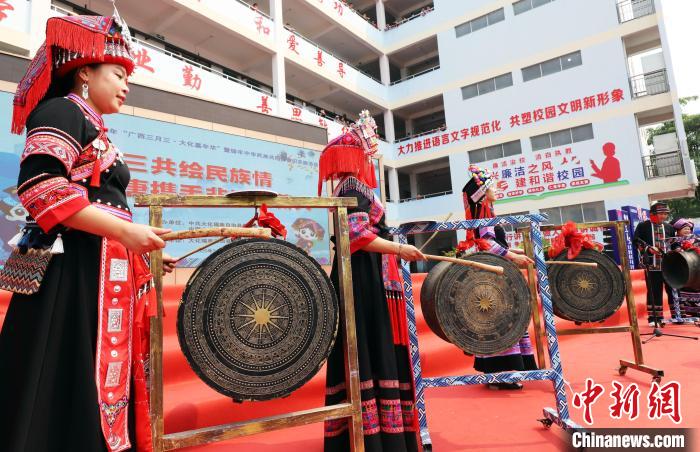 迎接“三月三” 广西多彩非遗进校园