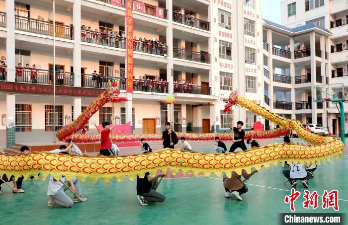 迎接“三月三” 广西多彩非遗进校园