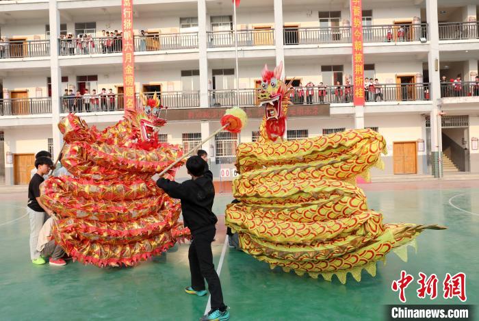 迎接“三月三” 广西多彩非遗进校园