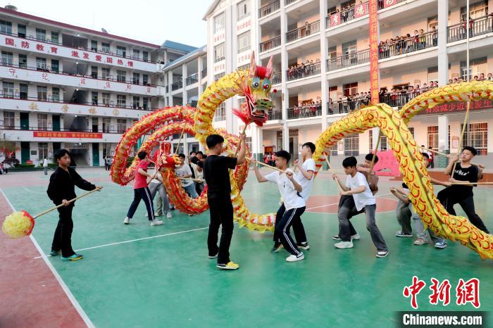 迎接“三月三” 广西多彩非遗进校园