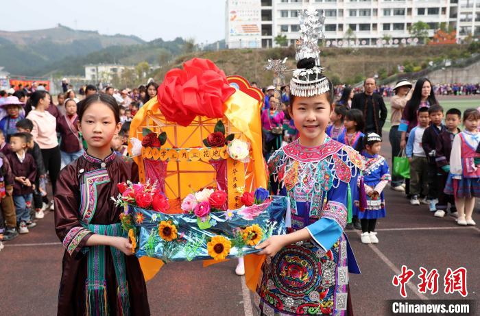 迎接“三月三” 广西多彩非遗进校园
