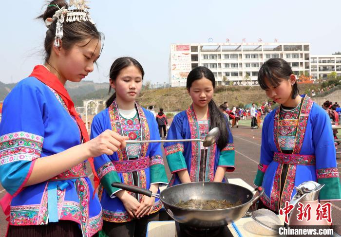 迎接“三月三” 广西多彩非遗进校园