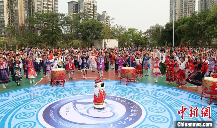 迎接“三月三” 广西多彩非遗进校园