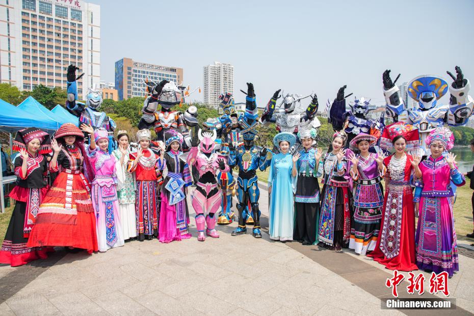 广西南宁：高校学子与市民共庆“广西三月三”