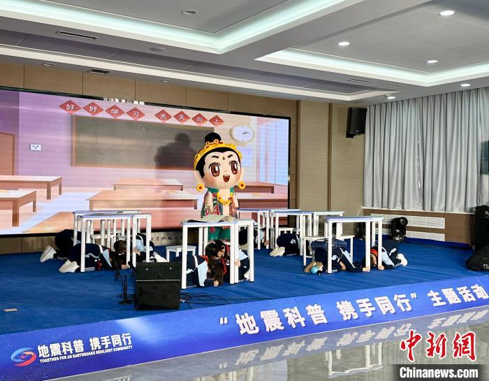 全国2.8万所学校获赠百余万册科普读物：普及防震减灾知识