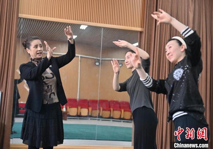 吉剧名家育新人