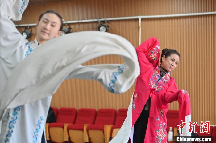 吉剧名家育新人
