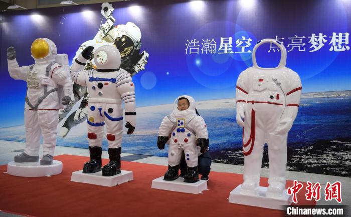 山东济南:航空航天科普展启幕