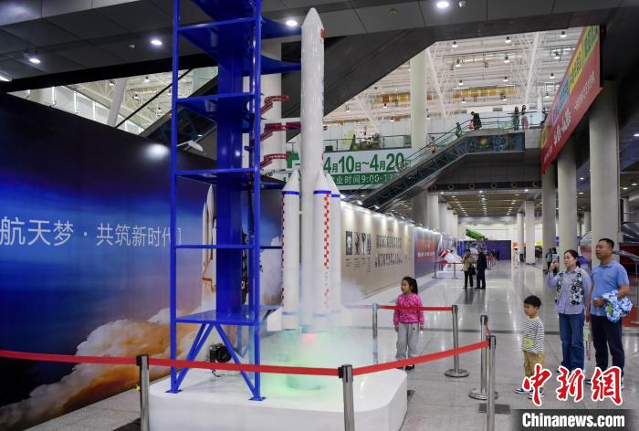 山东济南:航空航天科普展启幕