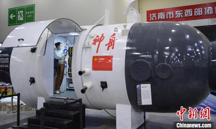 山东济南:航空航天科普展启幕