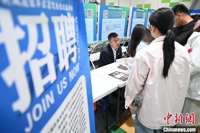 呼和浩特高校举办校园专场招聘会 呼和浩特高校举办校园专场招聘会