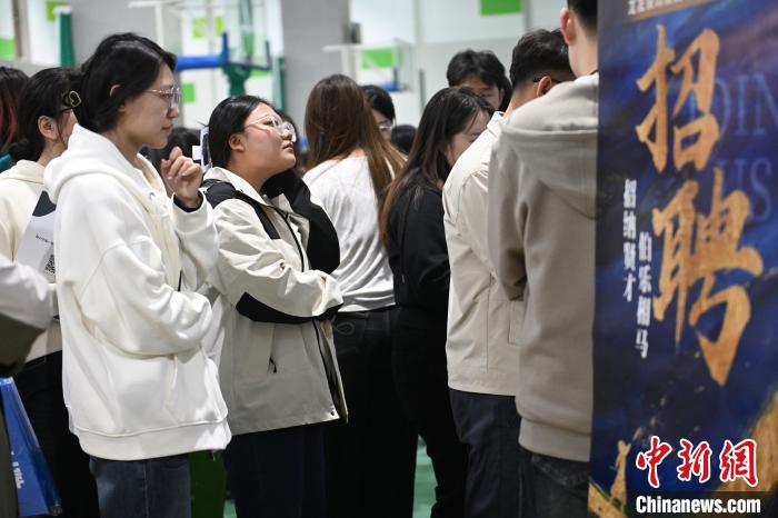 呼和浩特高校举办校园专场招聘会