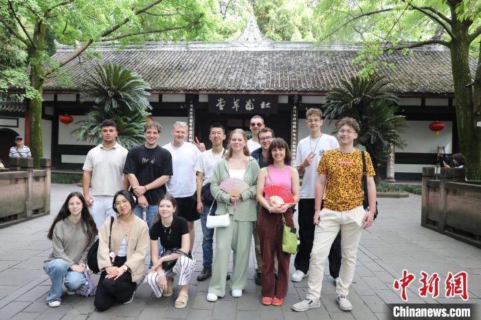 德国师生走进成都杜甫草堂感受“诗意中国”
