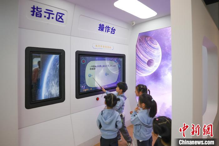 第十个中国航天日 南京小朋友寓教于乐“童梦探月 星河启航”