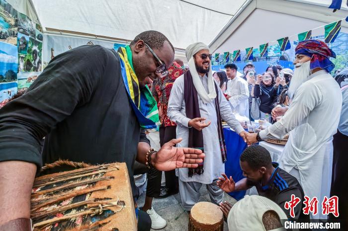 天津大学“小世博会”开启沉浸式环球之旅