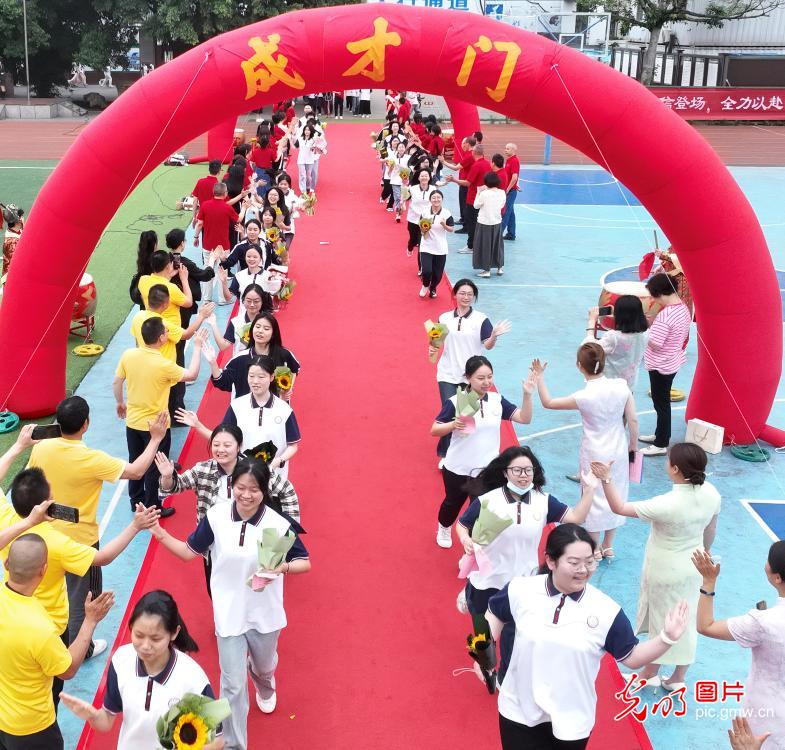 【青春逐梦 高考时刻】为梦想加油 各地花式祝福致青春