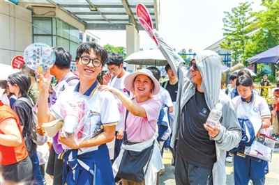 2025年全国高考各地护航行动持续展开——汇聚阳光 守护花开