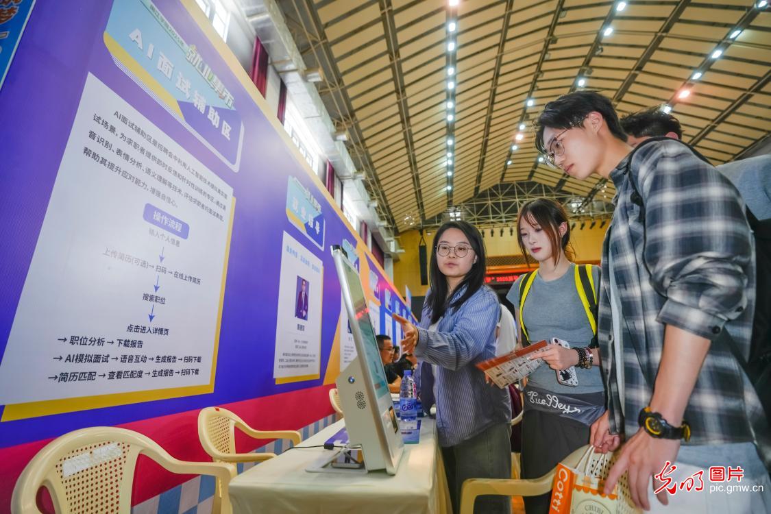 【职引未来】为青春护航 各地促就业再加力 【职引未来】为青春护航 各地促就业再加力