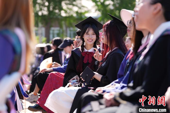 对外经济贸易大学五千余名毕业生开启人生新征程