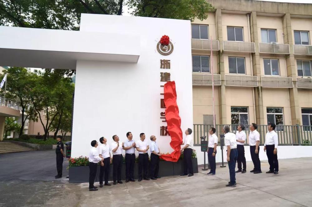 由“工”变“匠”，路在何方？