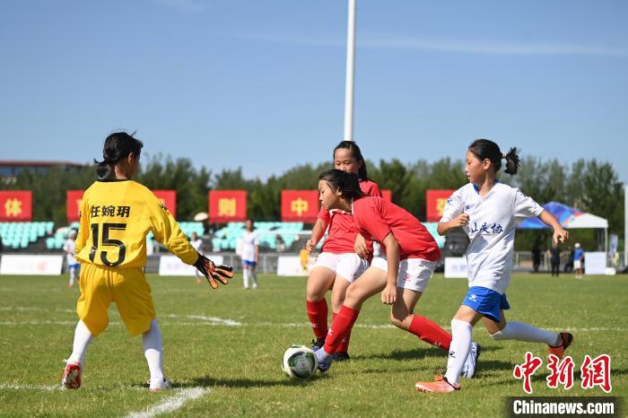 安徽合肥:足球小将逐梦绿茵度暑期 安徽合肥:足球小将逐梦绿茵度暑期