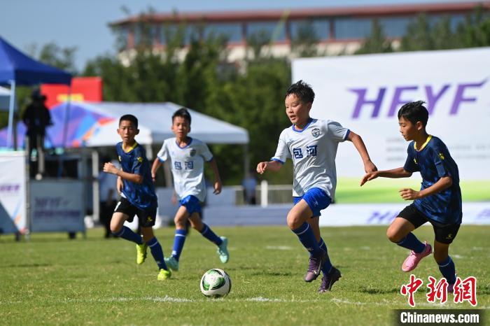 安徽合肥:足球小将逐梦绿茵度暑期